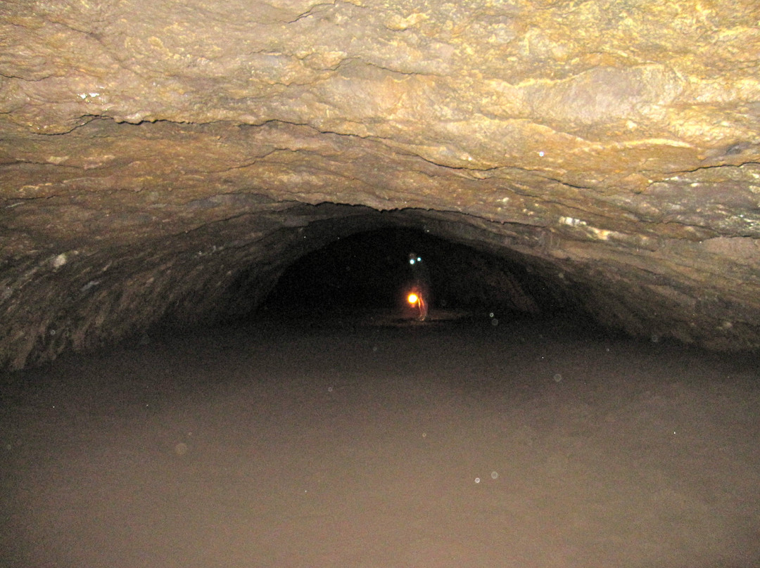 Lava River Cave-本德必去景点