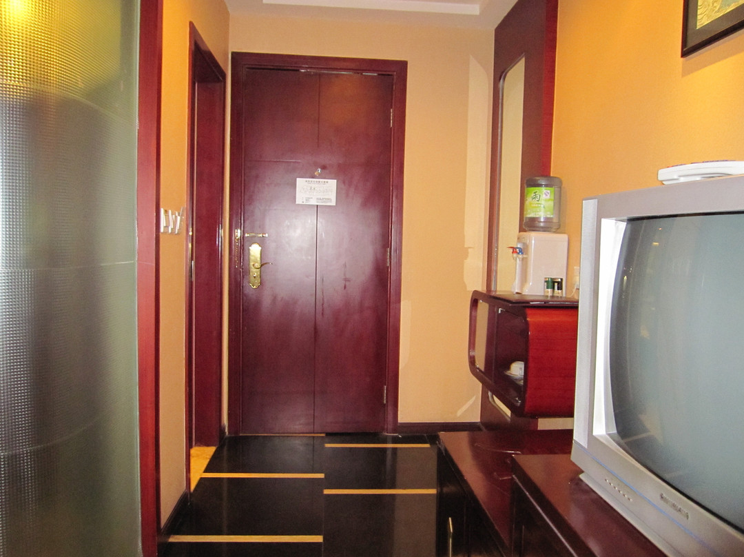 诗城大酒店主图