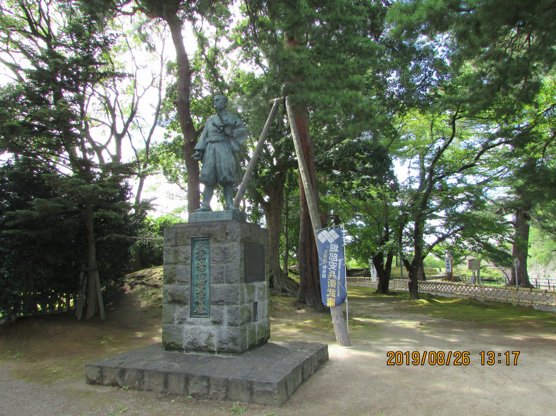 Statute of Yasube Horibe Taketsune景点图片
