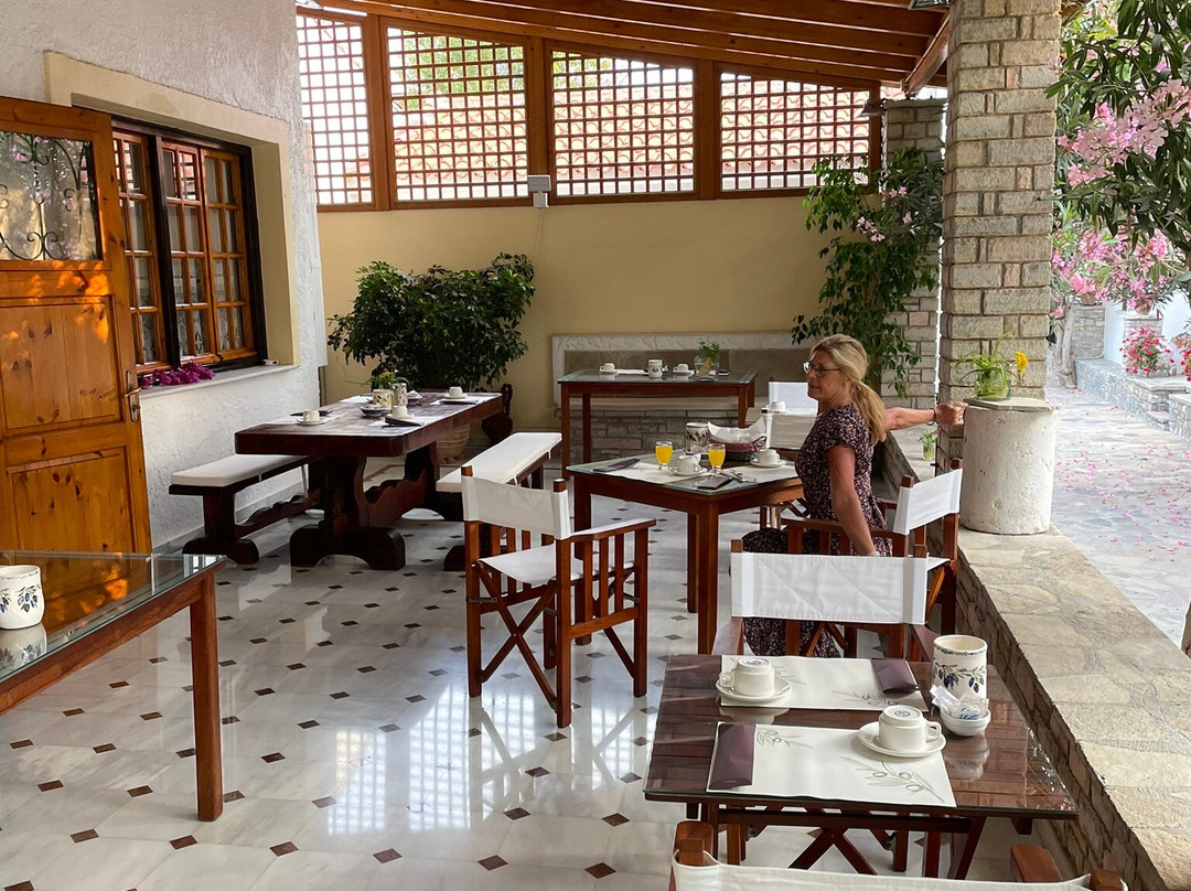 Olympia Village Hotel主图