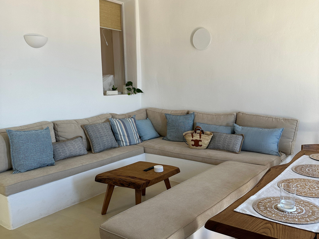 Living Theros Luxury Suites主图