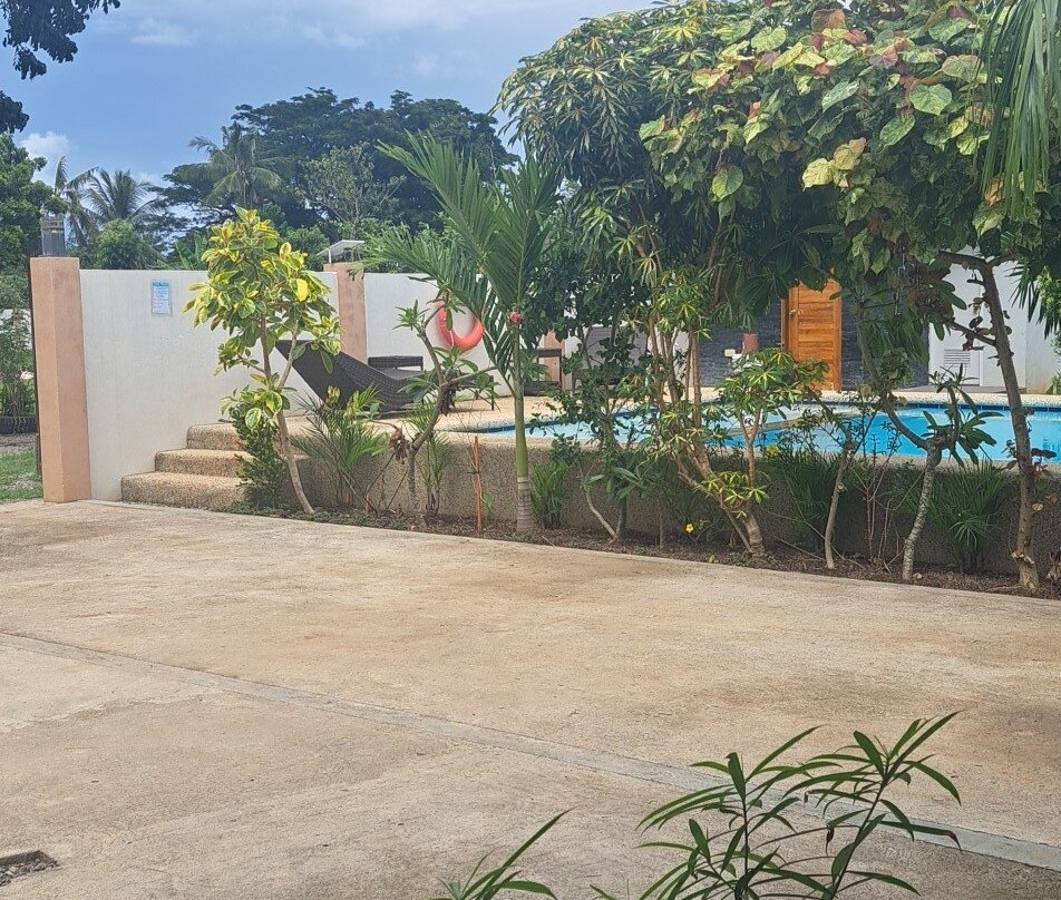 Rider's Paradise Bar & Inn主图