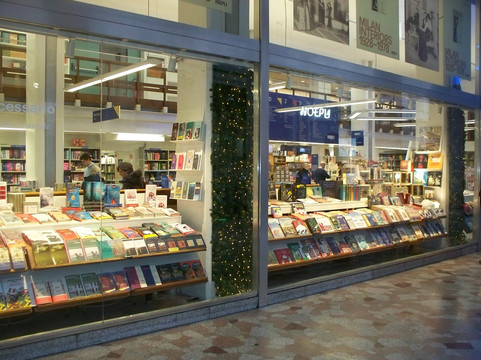 Libreria Internazionale Ulrico Hoepli-米兰必去景点