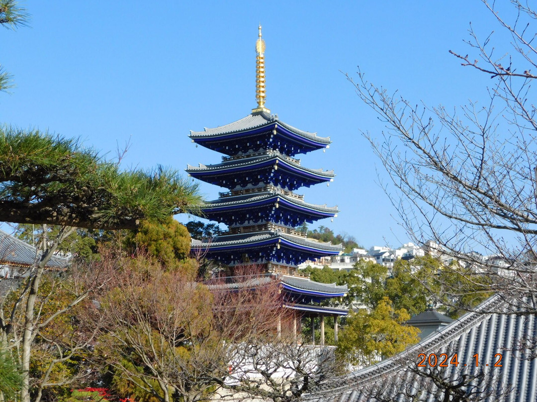 Nakayama-dera Temple Gojunoto-宝冢市必去景点