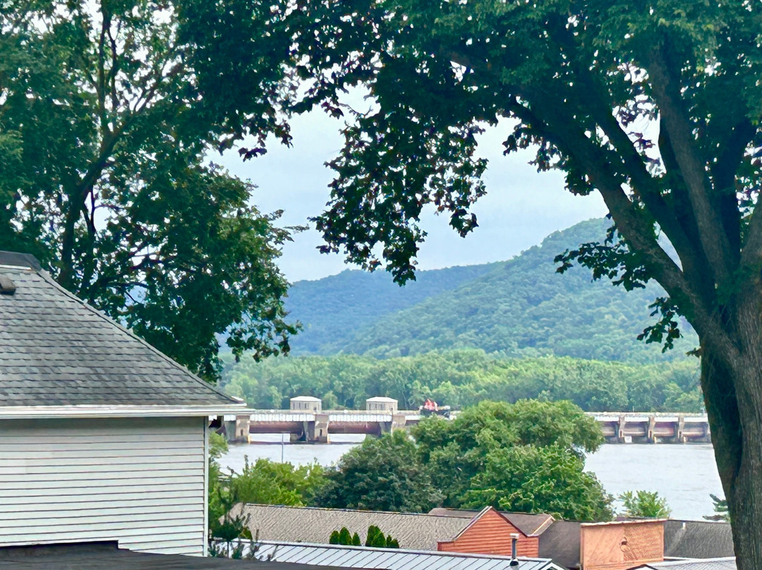 Little Bluff Inn主图