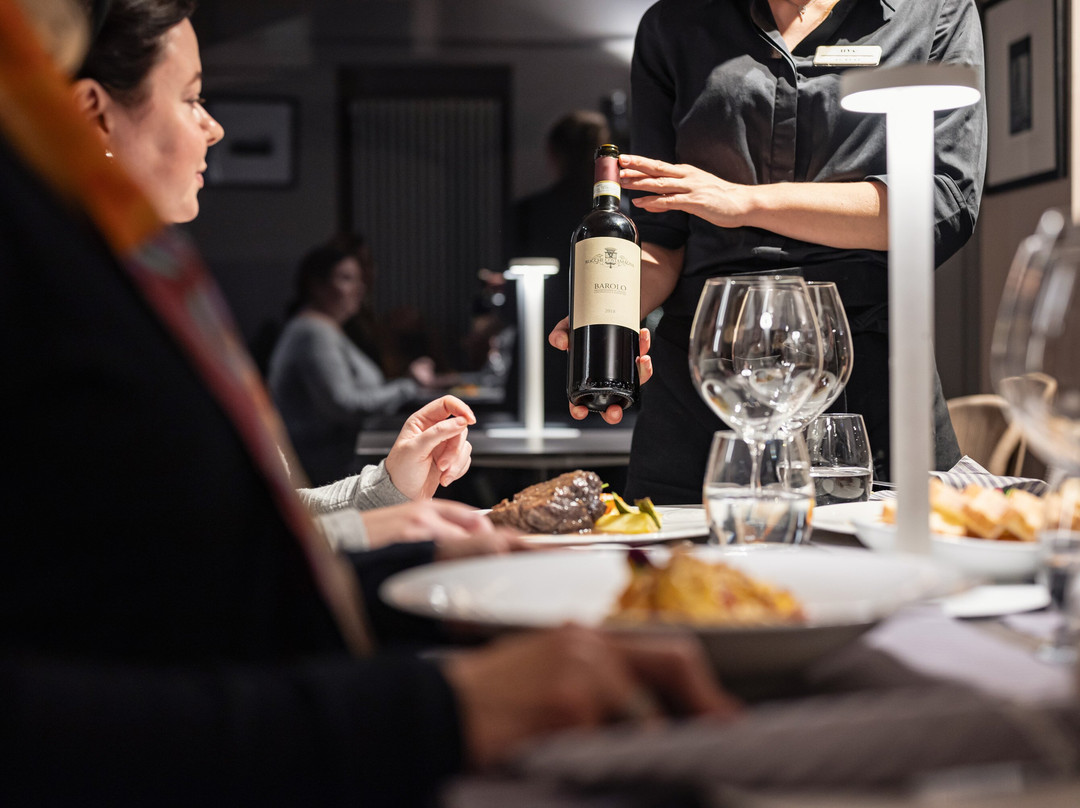 UVE Rooms & Wine Bar主图