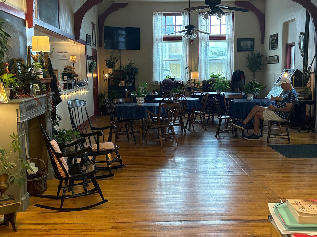 Schoolhouse Antiques景点图片