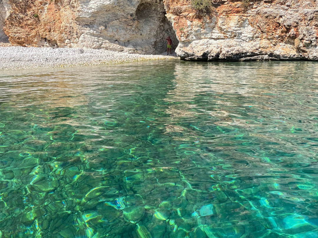 Pirates rent a boat-萨米必去景点