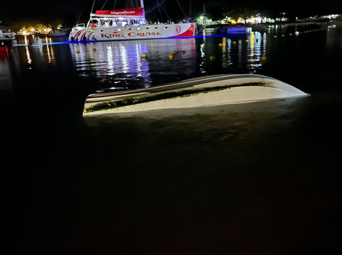 Mauritius Catamaran-大湾必去景点