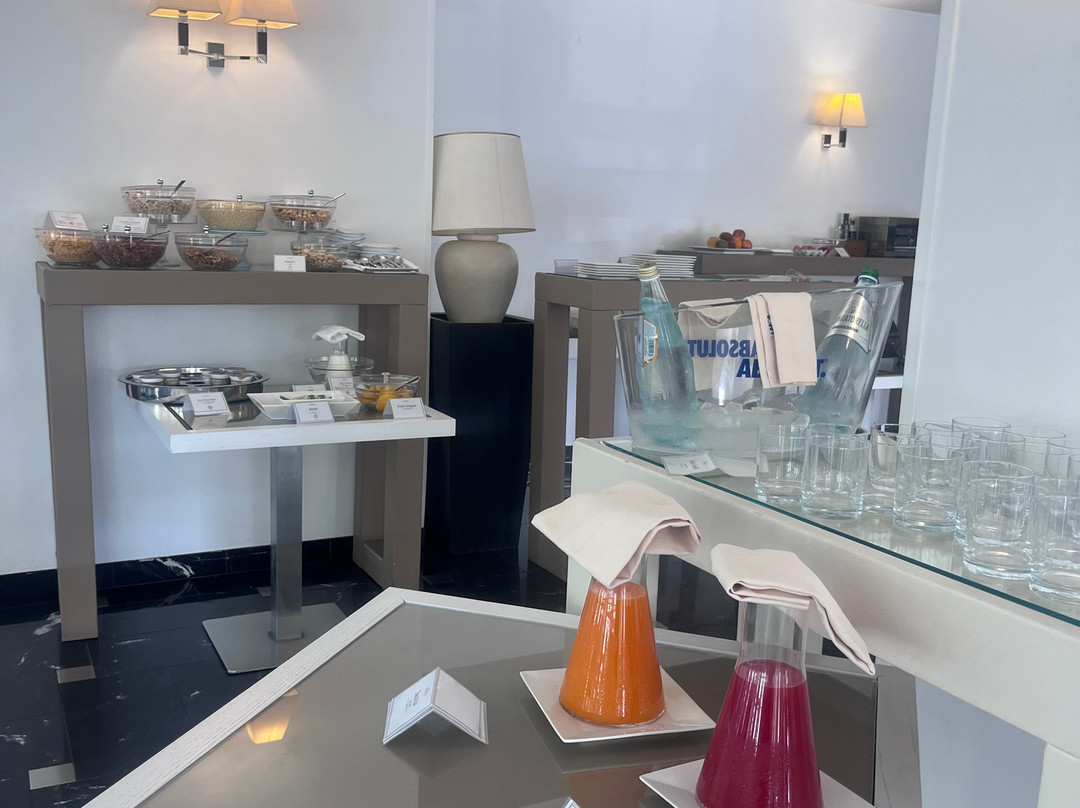 Regent Beach Hotel & Apartments主图