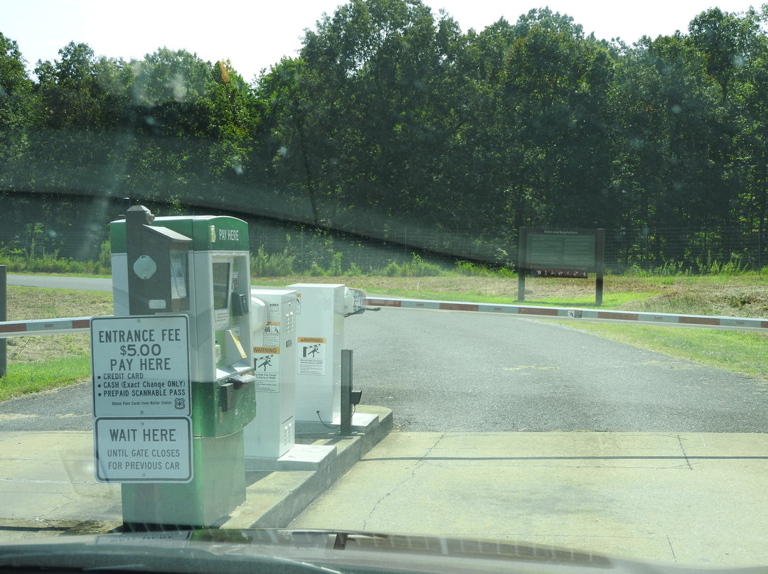 The Elk and Bison Prairie-Golden Pond必去景点