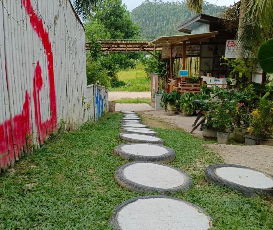 MiL's Hillside Tourist Inn主图