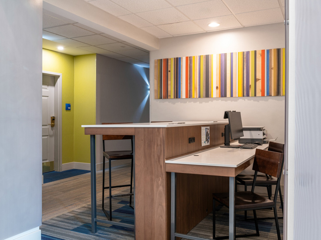 Holiday Inn Express & Suites White River Junction by IHG主图