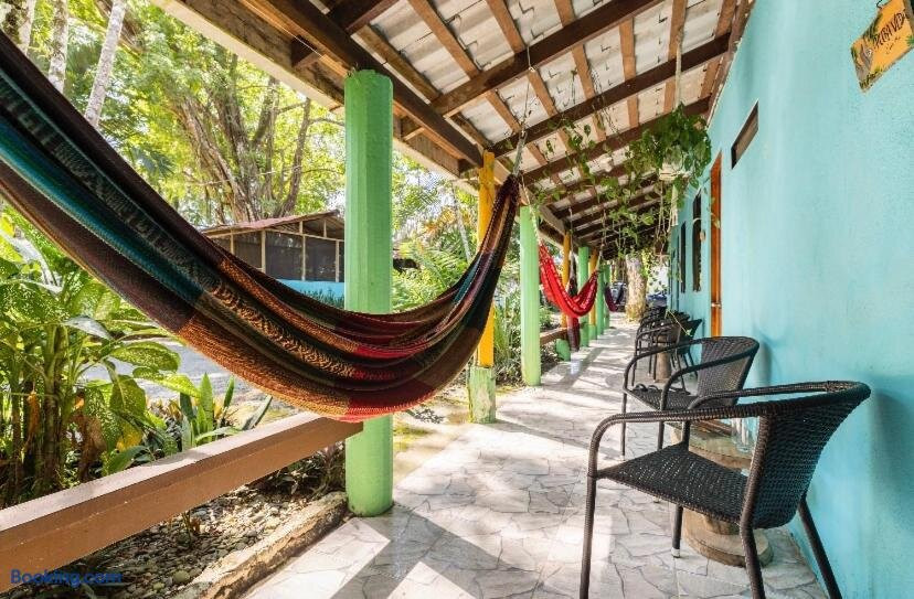 Main St Boutique Tropical Room主图