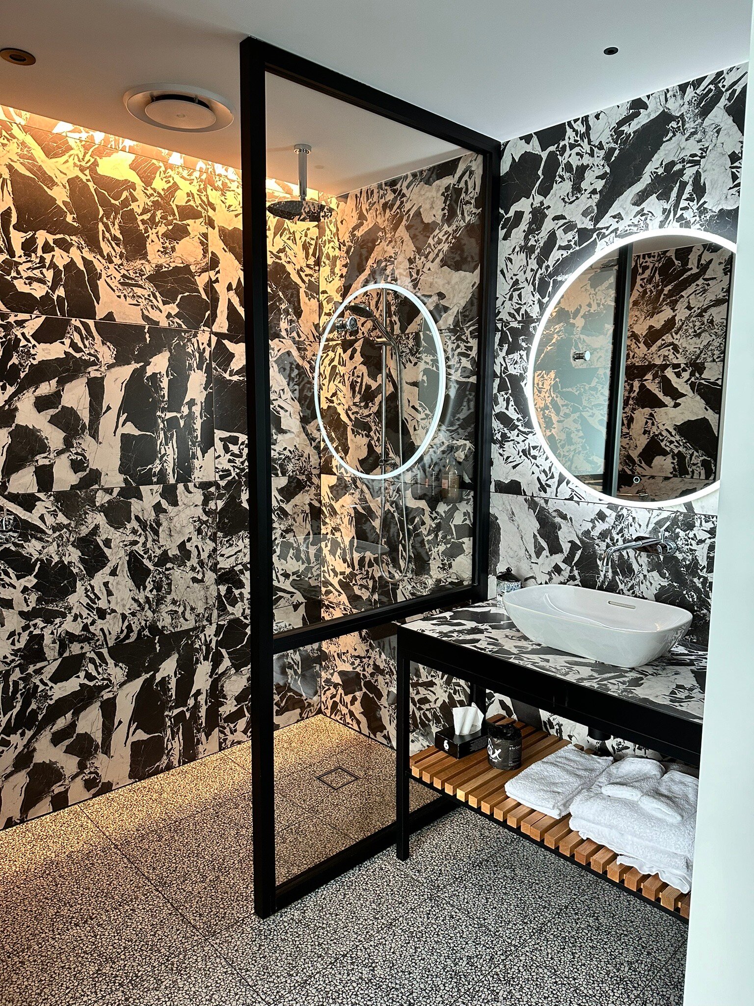 Ebb Hotel-官方