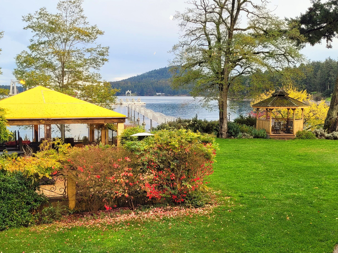 Galiano Oceanfront Inn and Spa主图