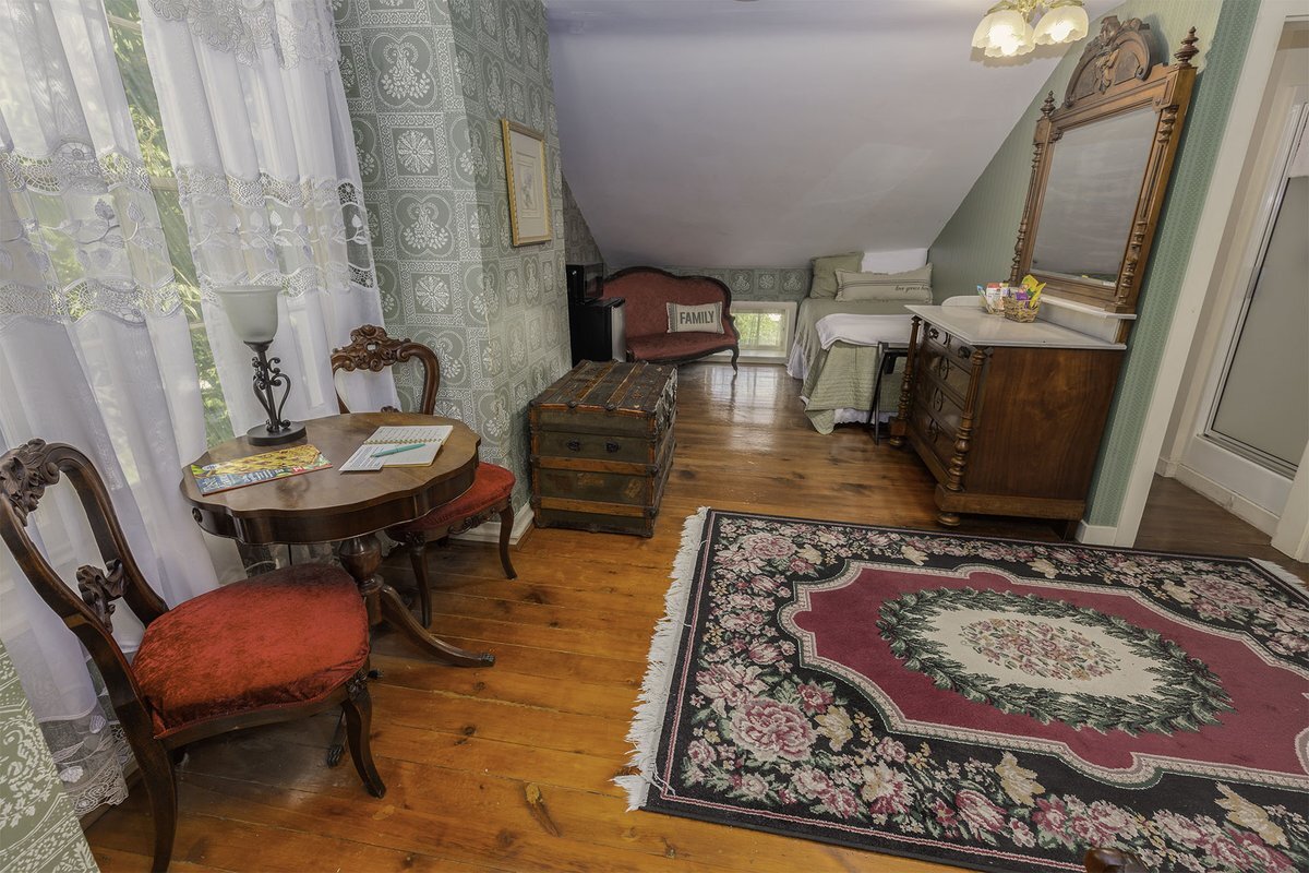 The Emig Mansion-客卧