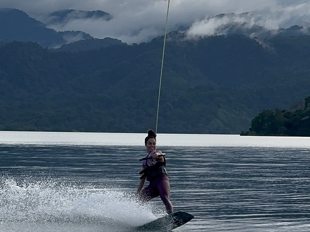 Volcano Watersports. Wakeboard, Wakesurf, Waterski, Tubing.景点图片