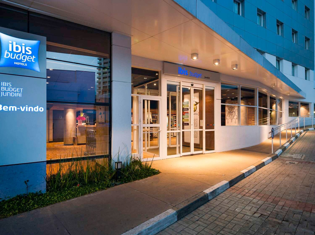 容迪亚伊购物中心宜必思快捷酒店主图