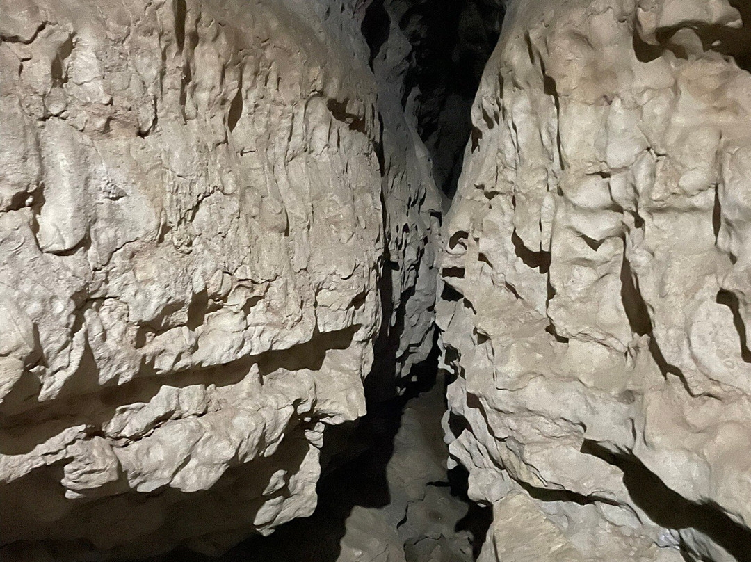 Arwah Cave景点图片