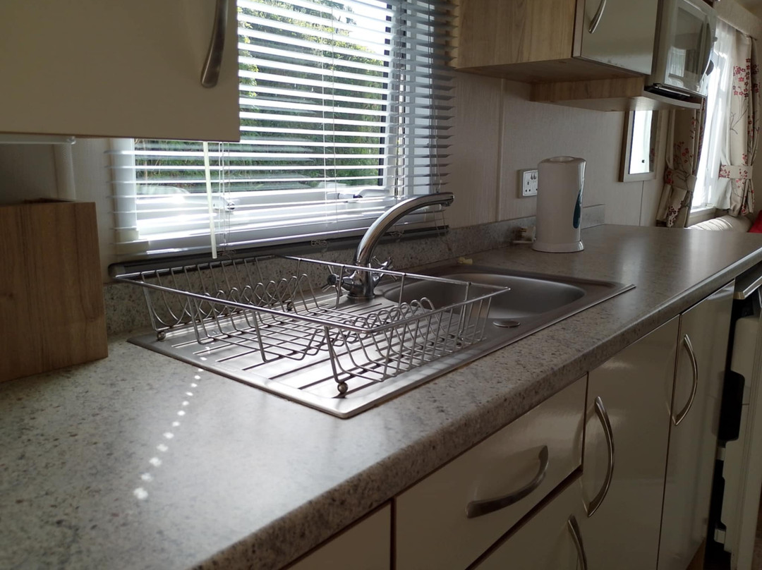 White Gate Caravan Park主图