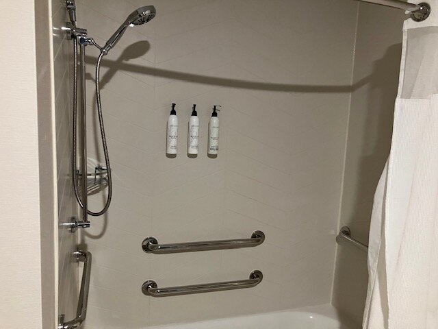 Fairfield Inn & Suites Richmond Airport-浴室