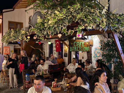 Cafe Barcelona-卡斯必去景点