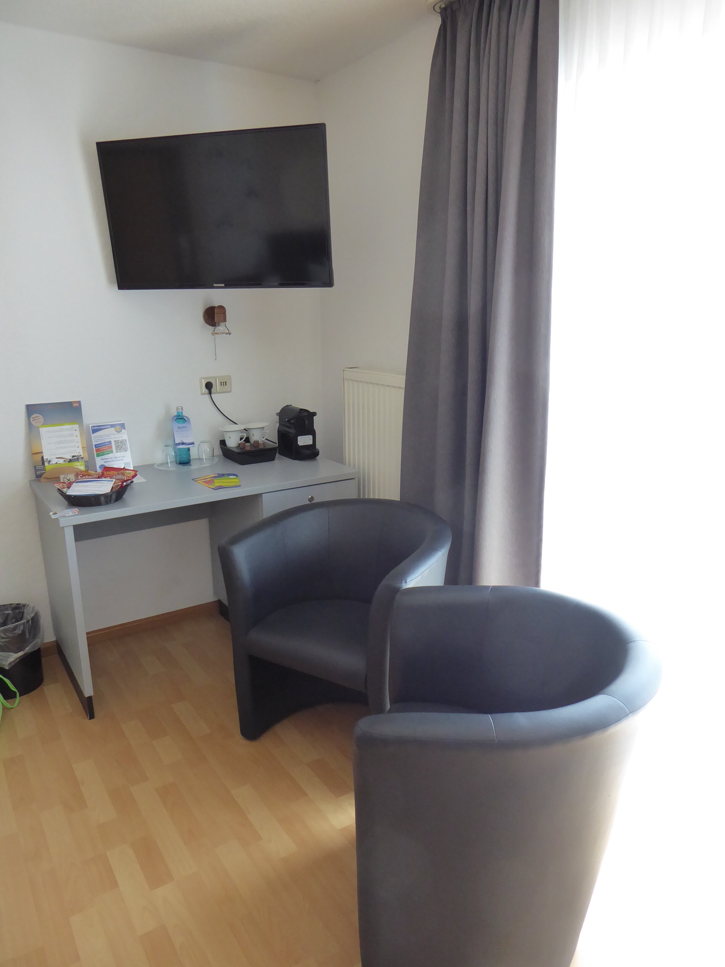 Hotel am Hochrhein-客卧
