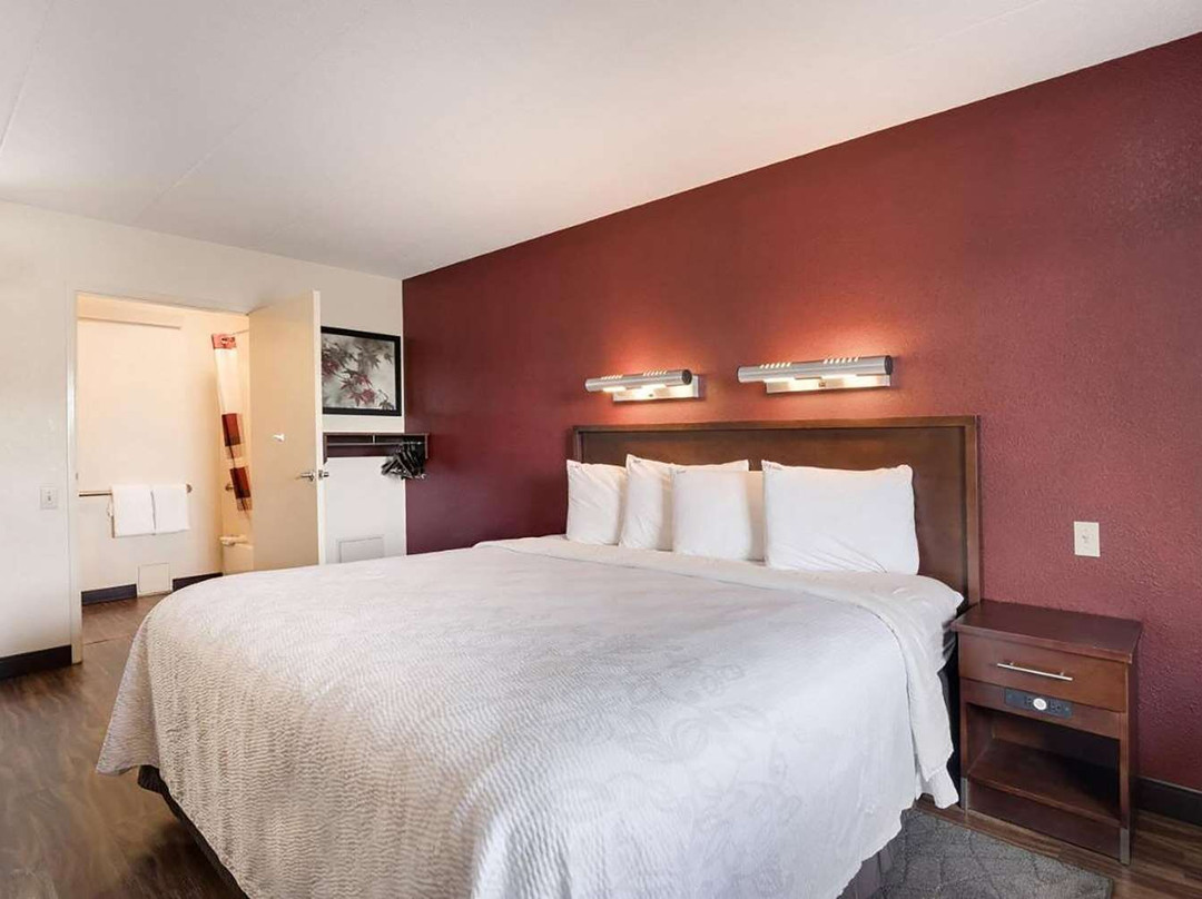 Deerfield酒店住宿-Super 8 by Wyndham Deerfield/Northbrook