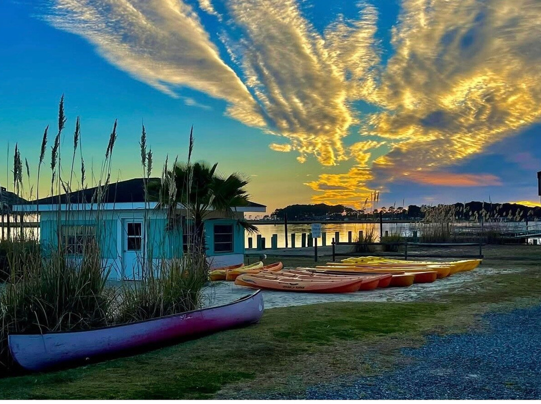 Snug Harbor Marina and Hotel主图