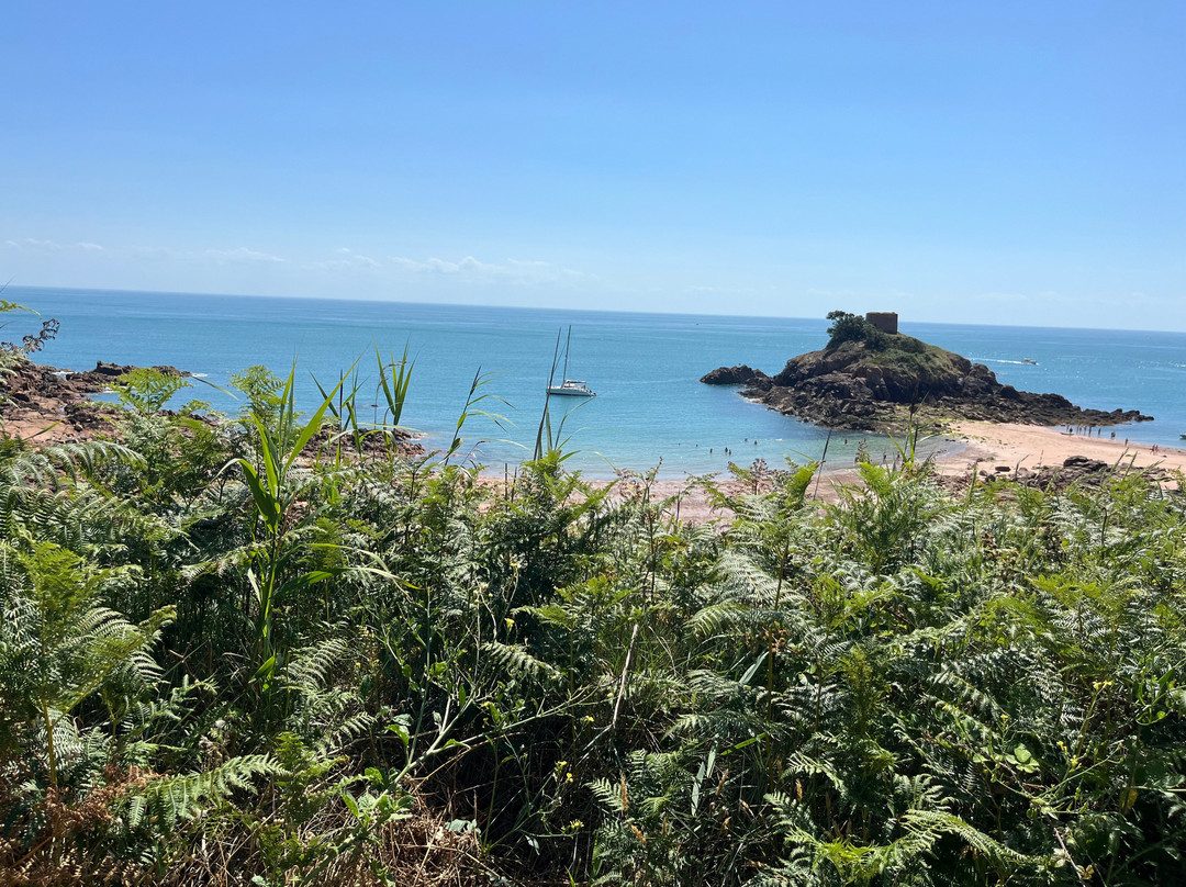 Portelet Bay-圣布雷拉德必去景点