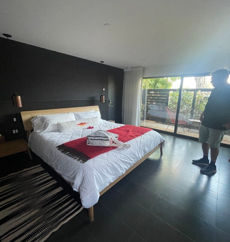 Twelve Senses Retreat主图