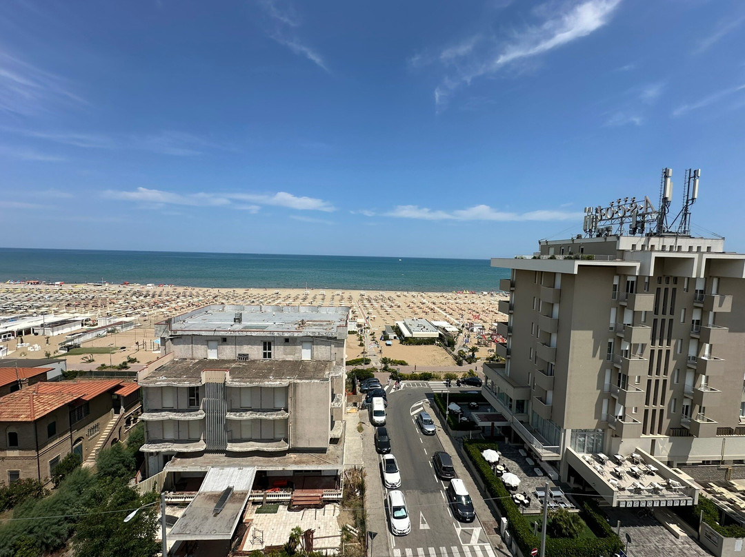 都马里酒店主图