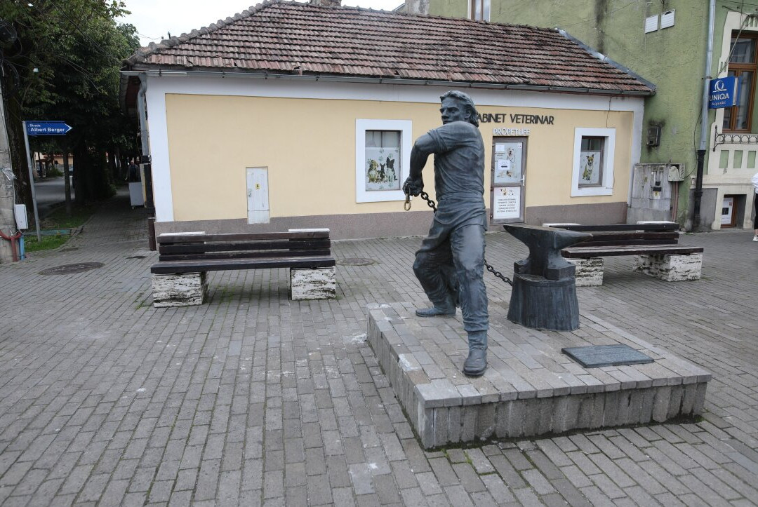 Georg Pfaffenbruder Statue-Bistrita必去景点