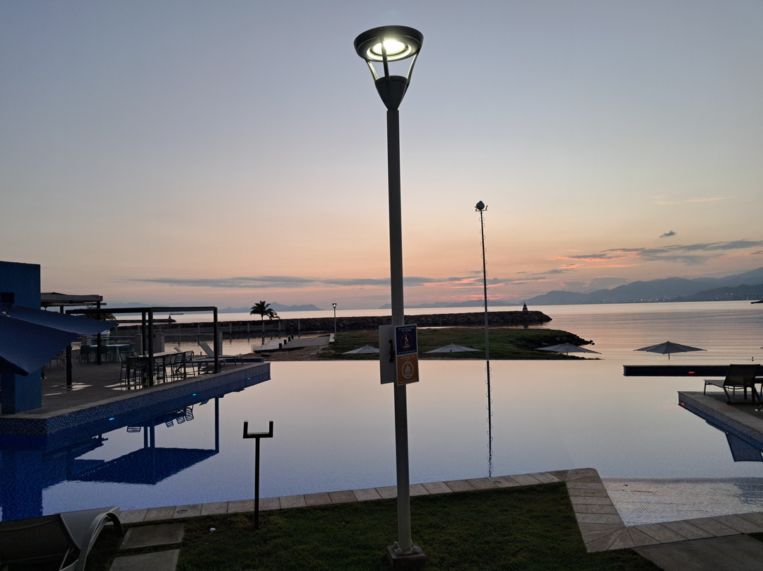 Eurobuilding Hotel & Suites Lecheria主图