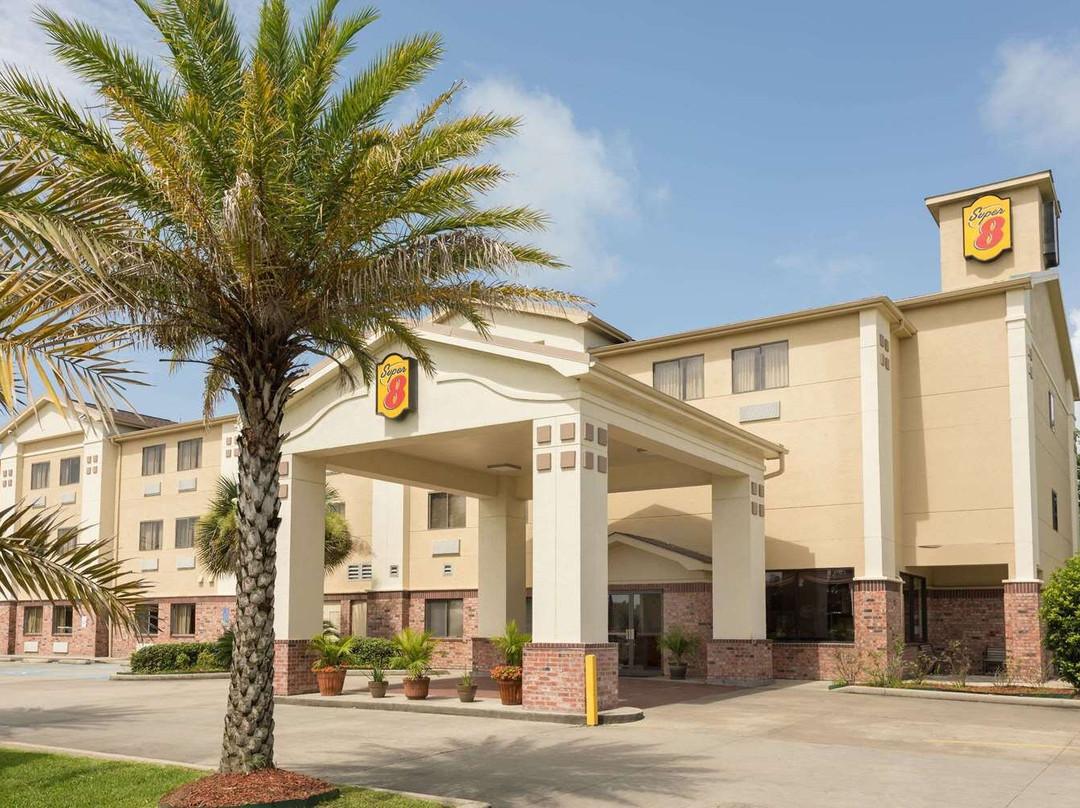 Super 8 by Wyndham Duson Lafayette West Area