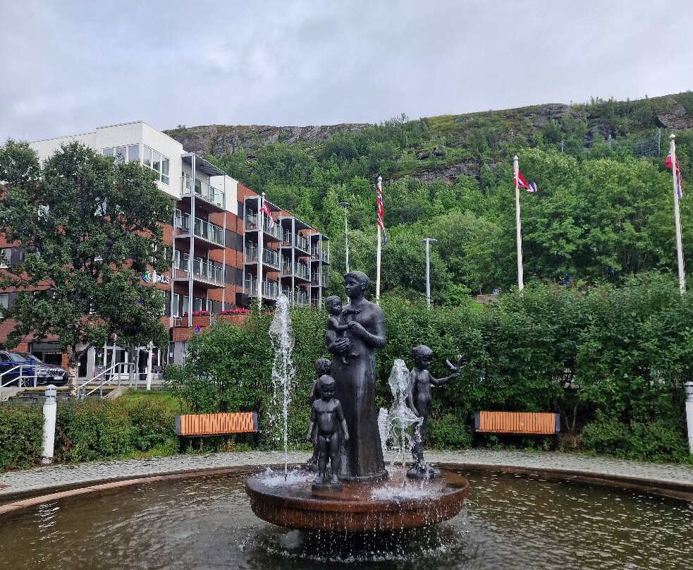 Fountain Mother and Child-Hammerfest必去景点