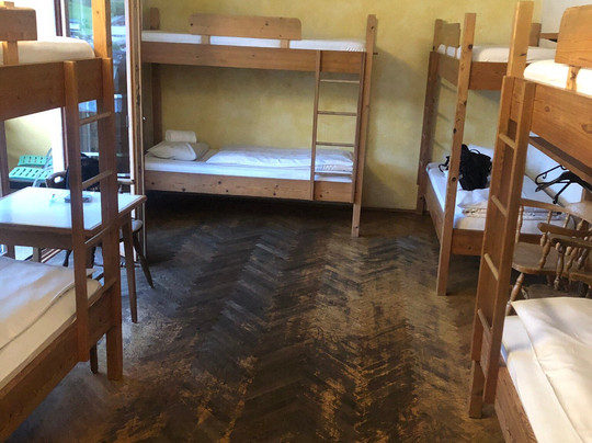 Schwarzer Adler主图