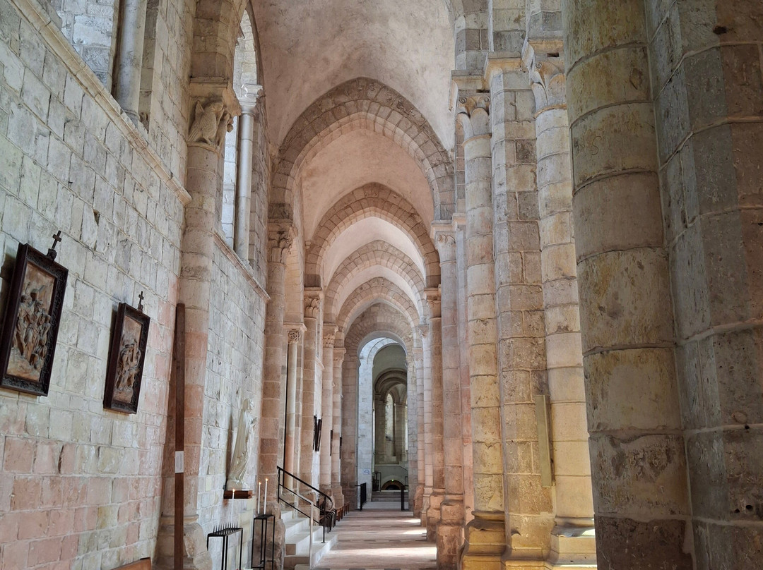 Abbaye de Fleury-Saint-Benoit-sur-Loire必去景点