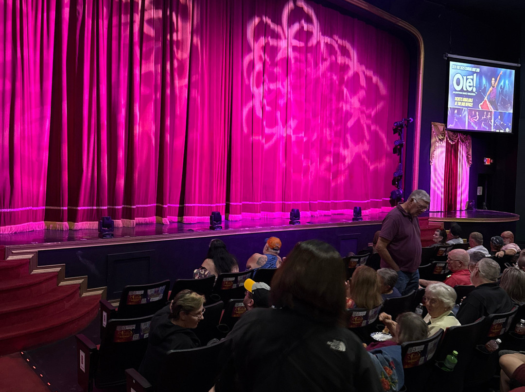 Array: Mountain of Entertainment Theater-皮金福奇必去景点