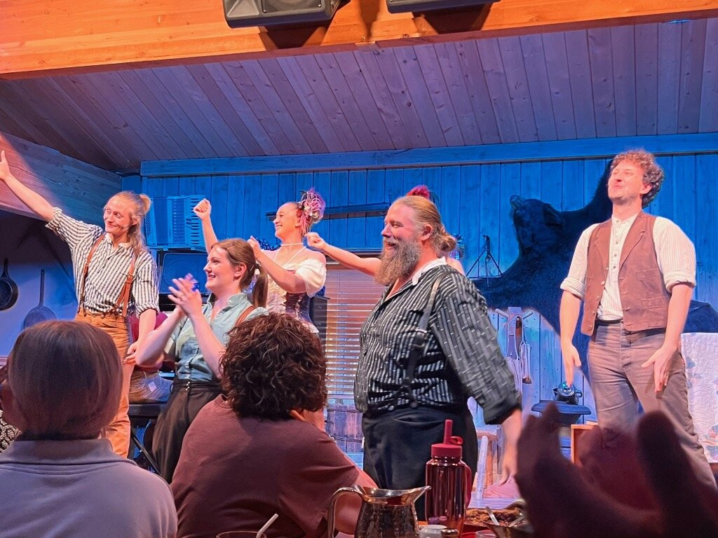 Alaska Cabin Nite Dinner Theatre-德纳利国家公园和自然保护区必去景点