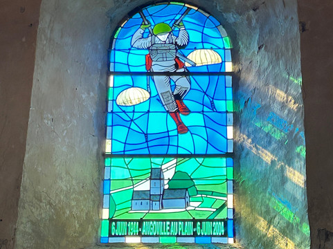 DDay 4 You - Magali Desquesne-巴约必去景点