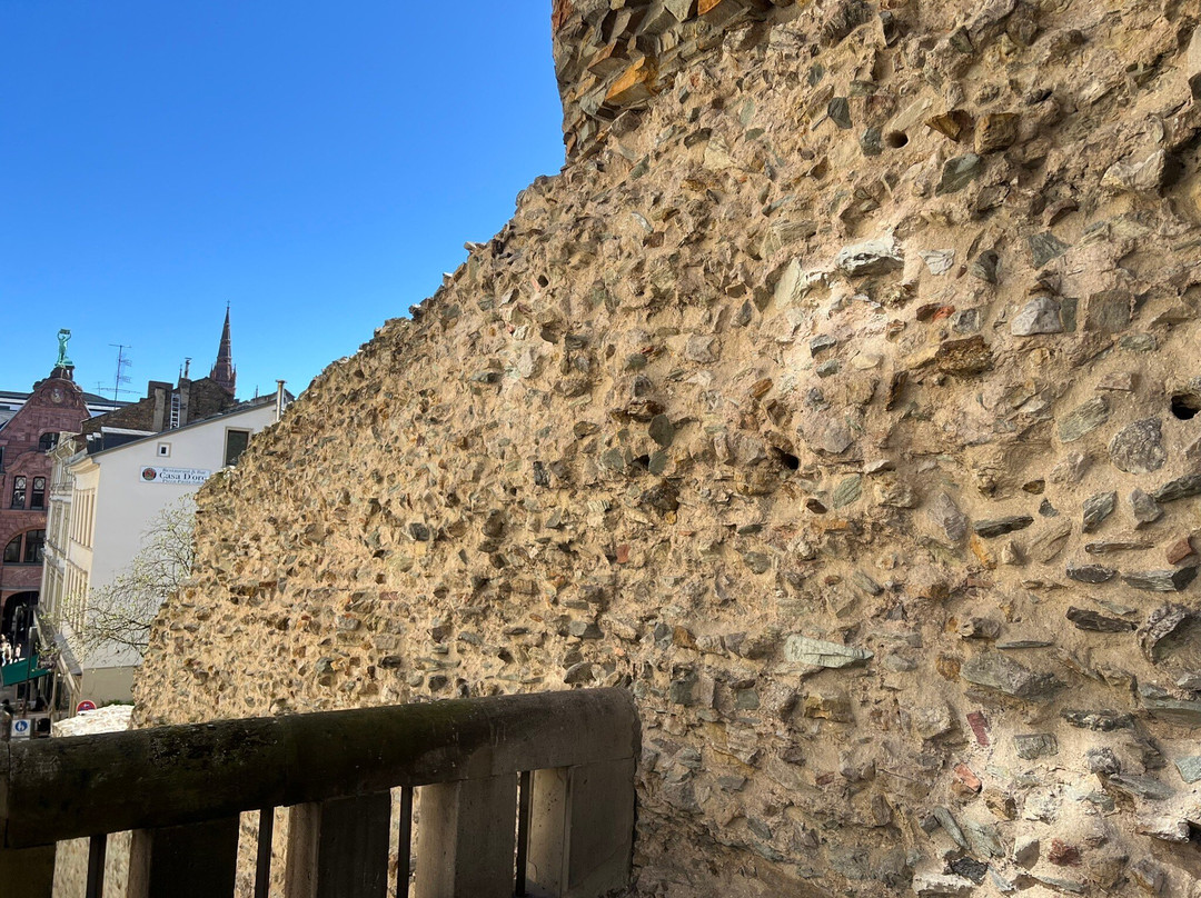 Heidenmauer mit Römertor-威斯巴登必去景点