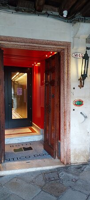 安缇卡道奇酒店主图