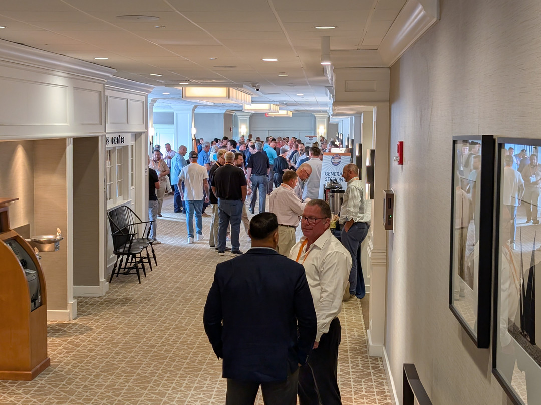 Newport Harbor Island Resort主图