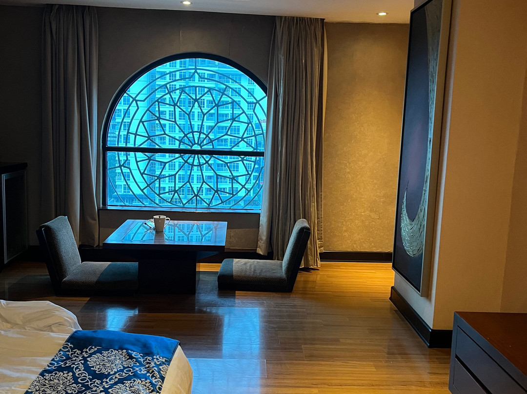 阿斯顿皇府大酒店主图