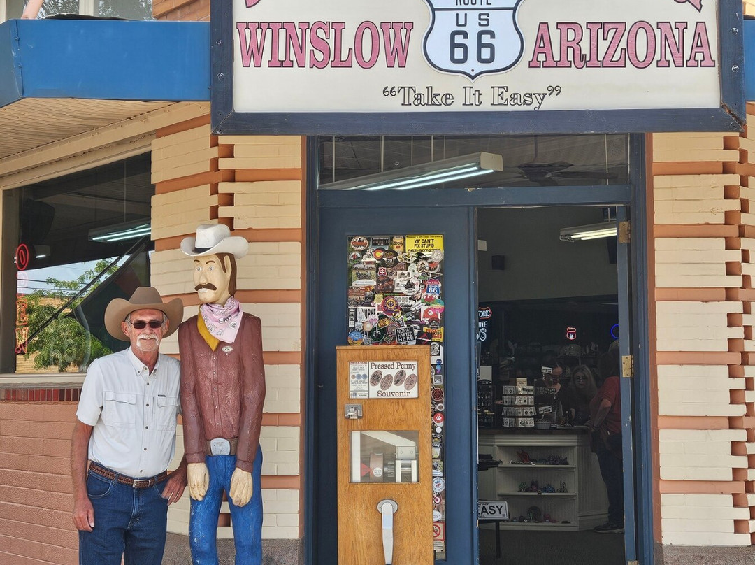 Standin' On The Corner-温斯洛必去景点