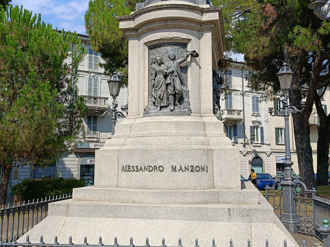Monumento ad Alessandro Manzoni-莱科必去景点