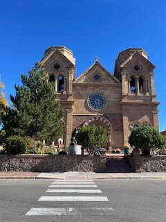 阿西西圣法兰西斯大教堂-圣菲必去景点