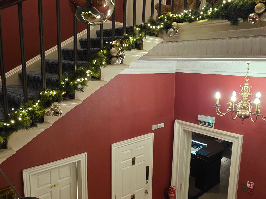 罗顿城堡酒店主图